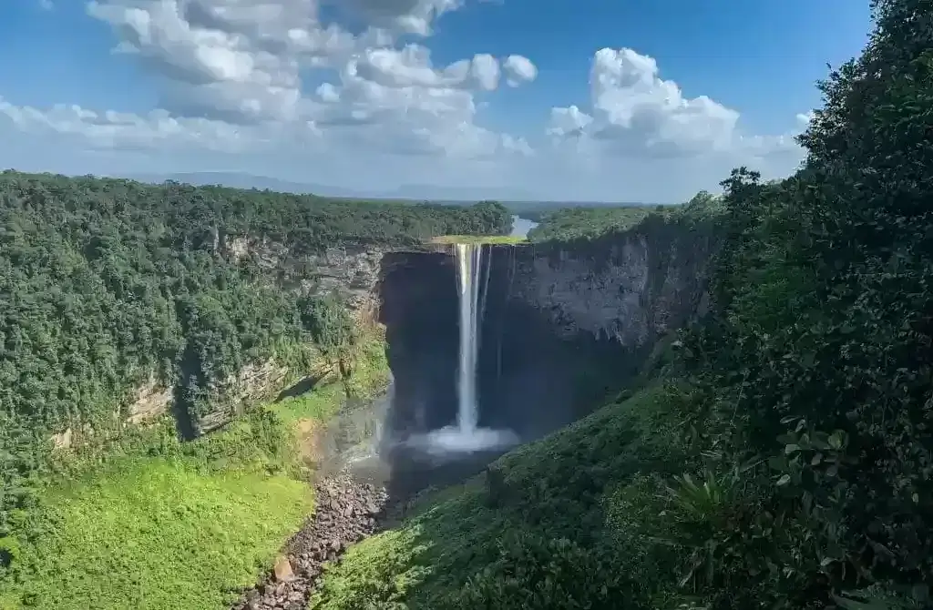 Kaieteur Falls Day Tour from Georgetown (Flight Included)